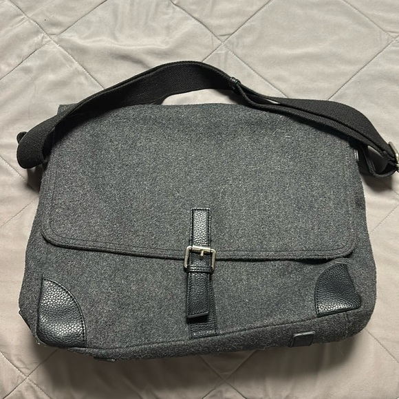 POTTERY BARN GRAY ESSEX FELT MESSENGER BACKPACK BAG - Picture 1 of 12